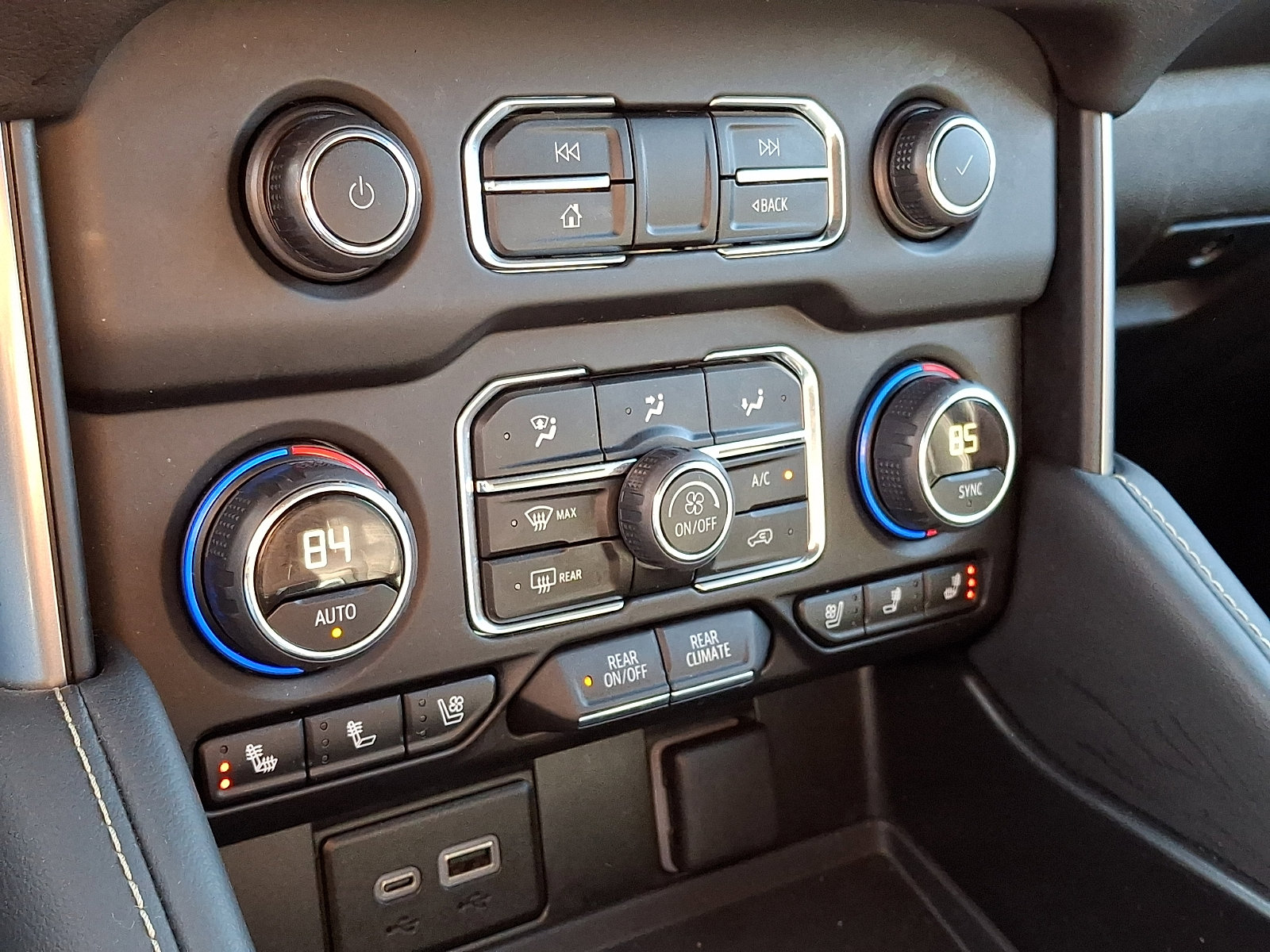 Certified 2024 Chevrolet Suburban Premier AWD/4WD image 18