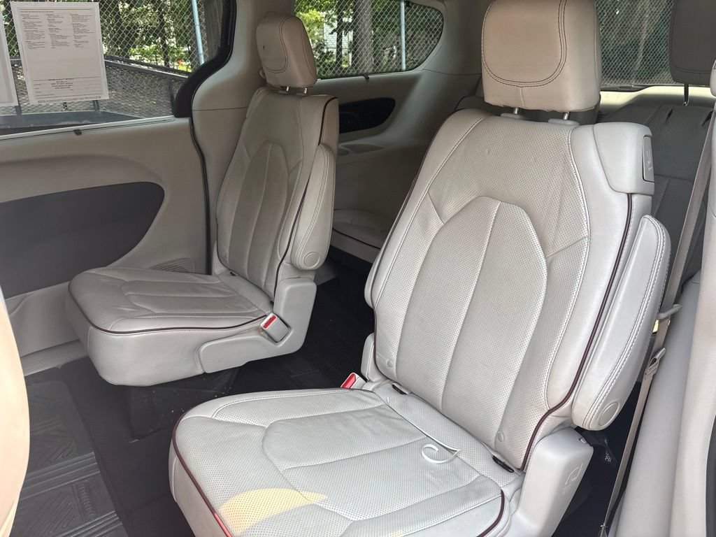 Used 2020 Chrysler Pacifica Limited FWD image 25