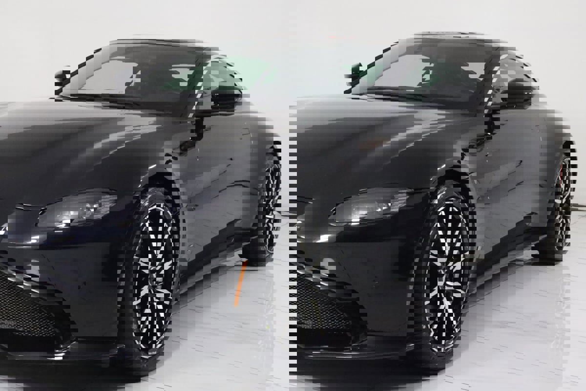 Used 2019 Aston Martin V8 Vantage Coupe image 44