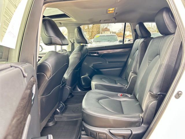 Used 2020 Toyota Highlander Limited image 18