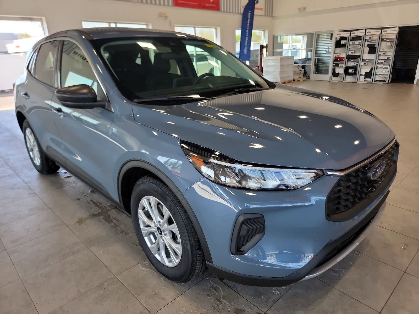 Used 2023 Ford Escape Active w/ Cold Weather Package FWD image 5