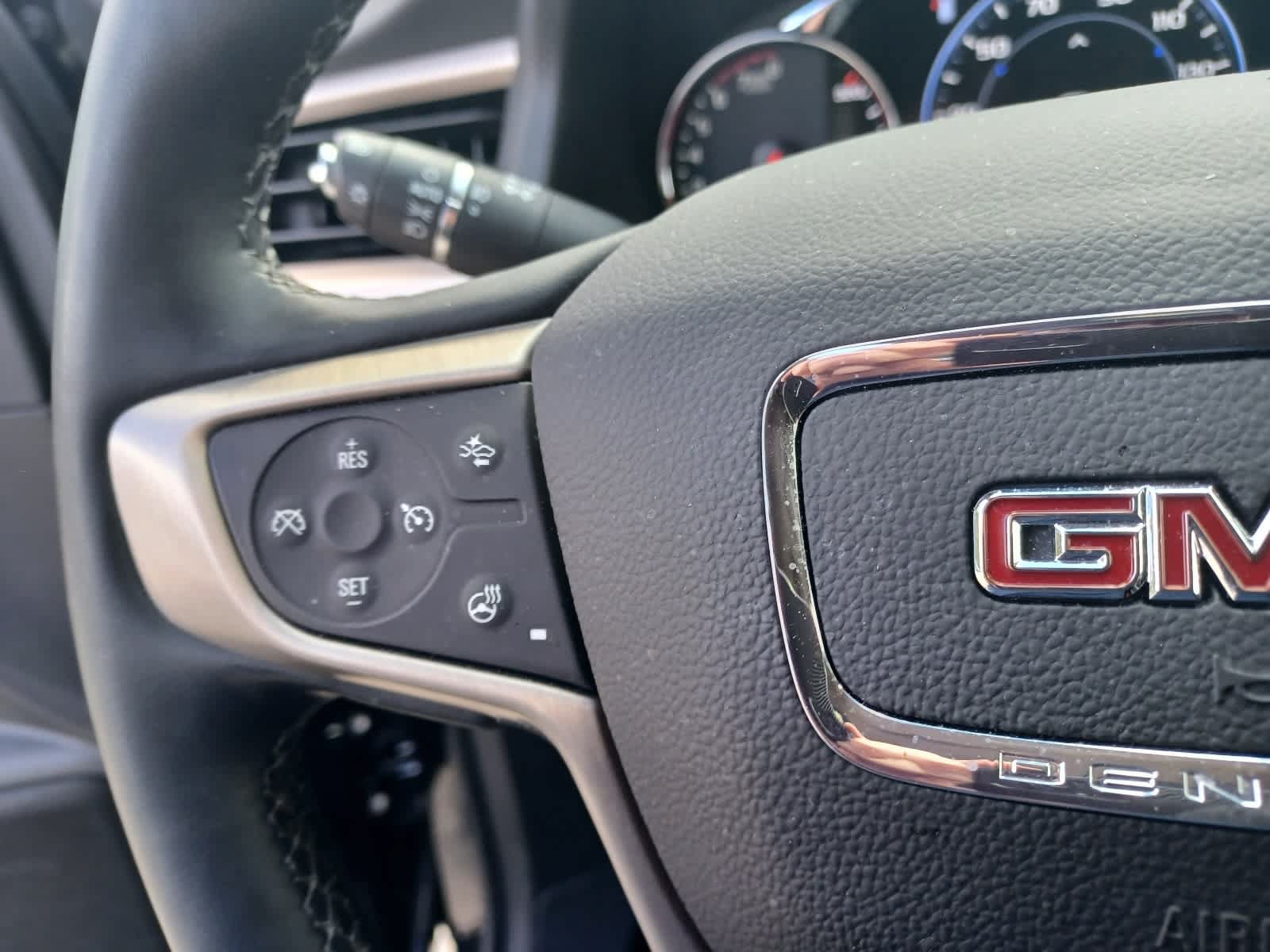 Used 2023 GMC Acadia Denali w/ Denali Technology Package AWD/4WD image 18