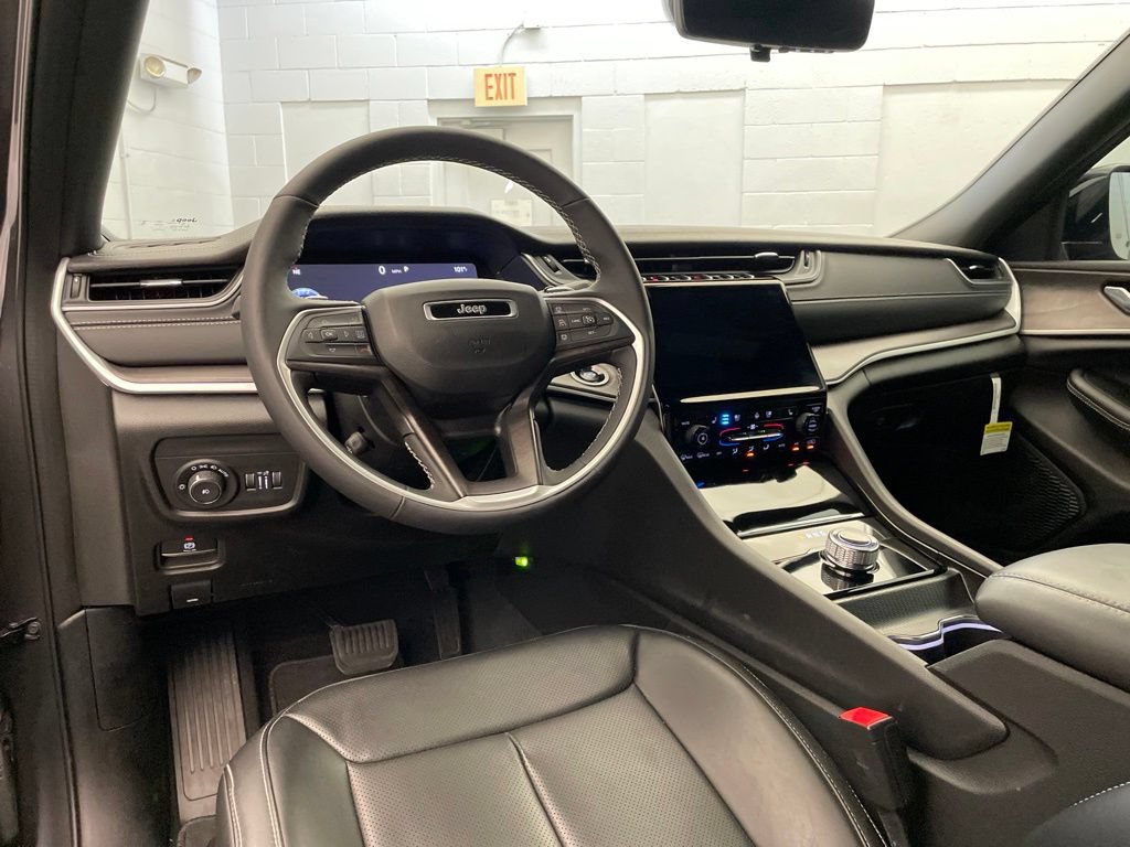 New 2025 Jeep Grand Cherokee L Limited w/ Luxury Tech Group II RWD image 7