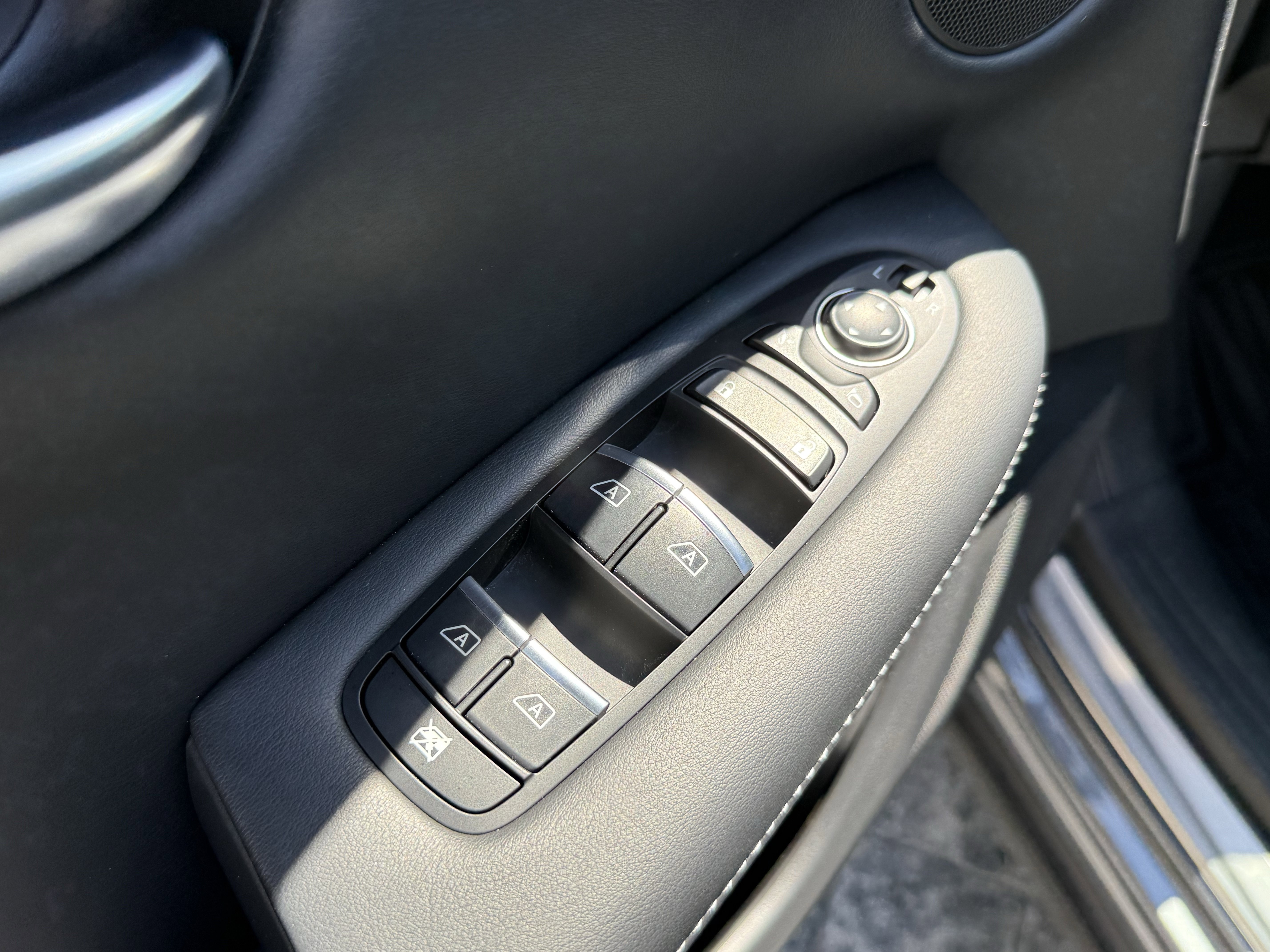 Certified 2025 INFINITI QX50 Luxe image 11