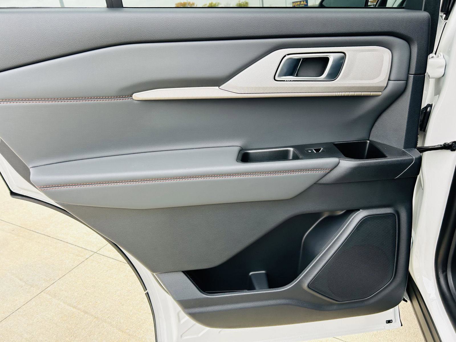 New 2026 Ford Explorer Active w/ Active Comfort Package image 28