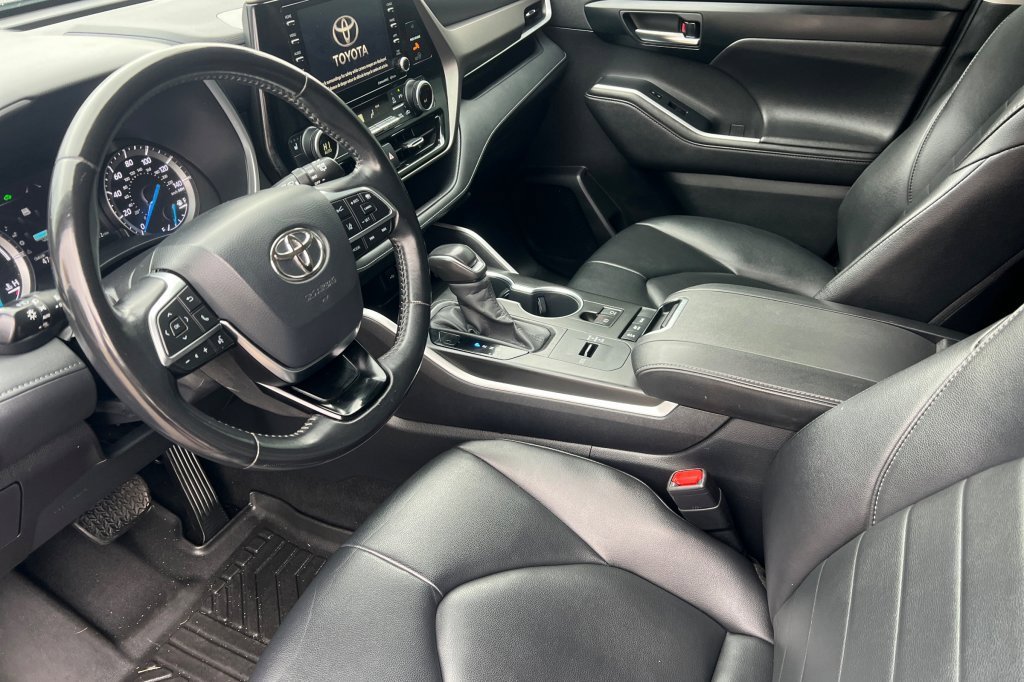Used 2020 Toyota Highlander XLE image 7