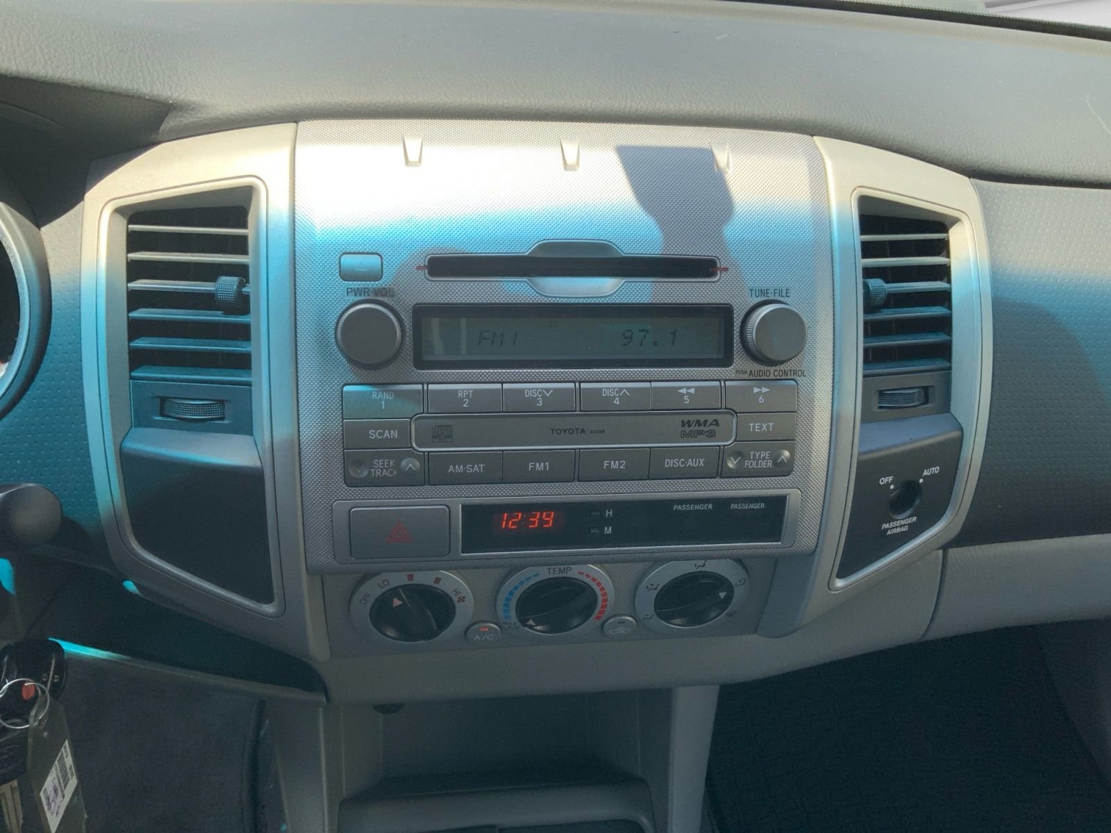 Used 2011 Toyota Tacoma PreRunner w/ SR5 Pkg #2 RWD image 16