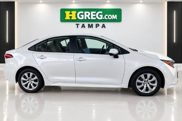 Used 2022 Toyota Corolla LE FWD image 4