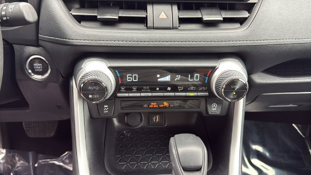 Used 2025 Toyota RAV4 XLE AWD/4WD image 25