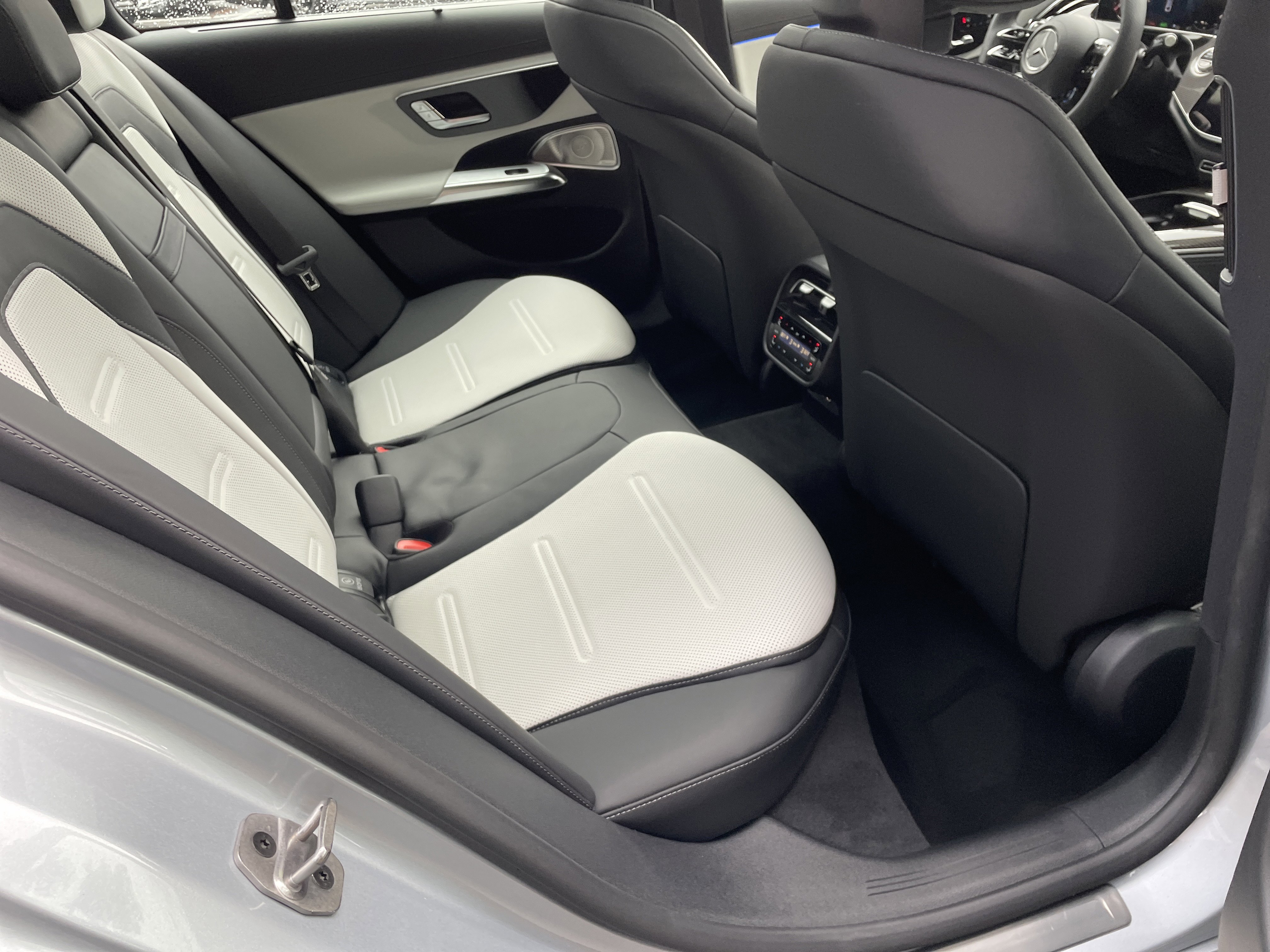 New 2026 Mercedes-Benz E 53 AMG e 4MATIC Sedan image 40