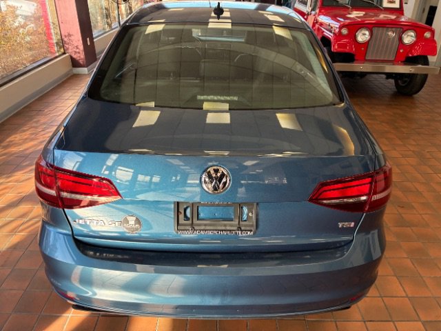 Used 2017 Volkswagen Jetta SE image 8