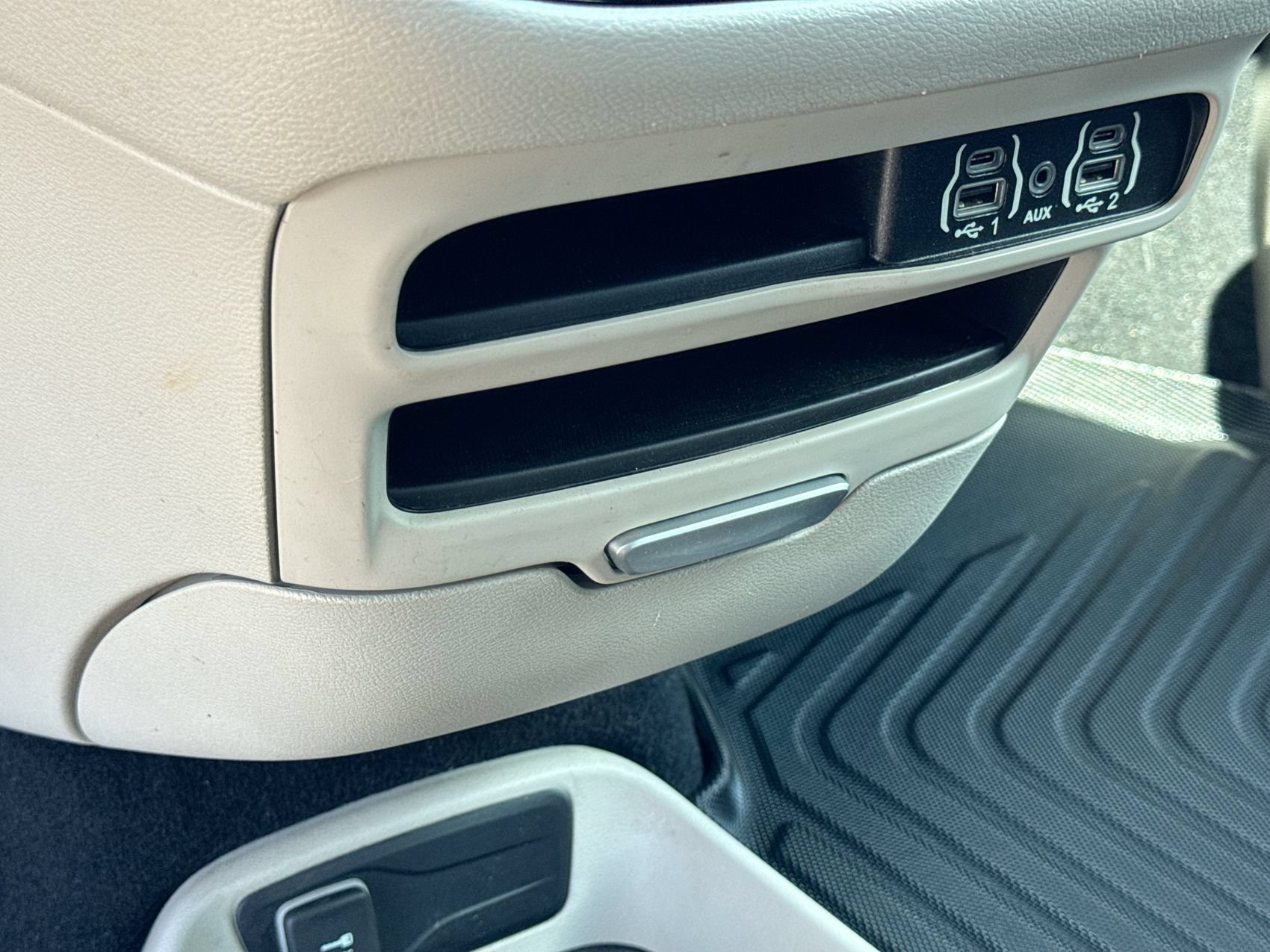 Used 2022 Chrysler Voyager LX FWD image 19