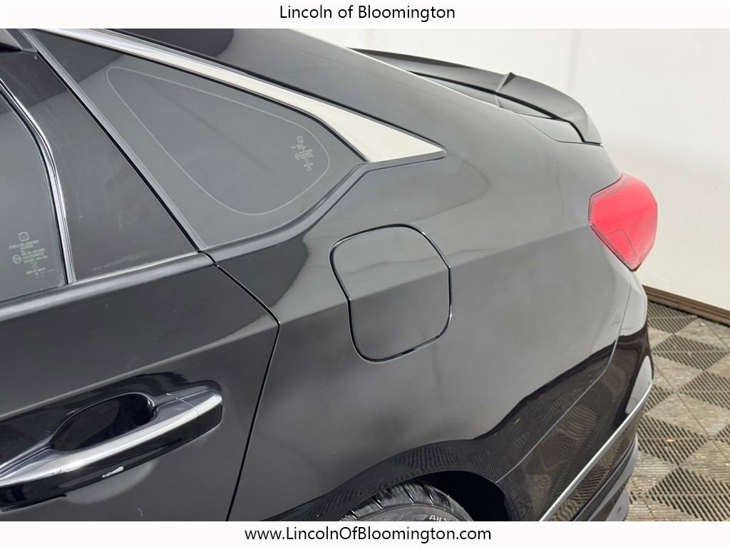Used 2018 Honda Accord Touring image 9