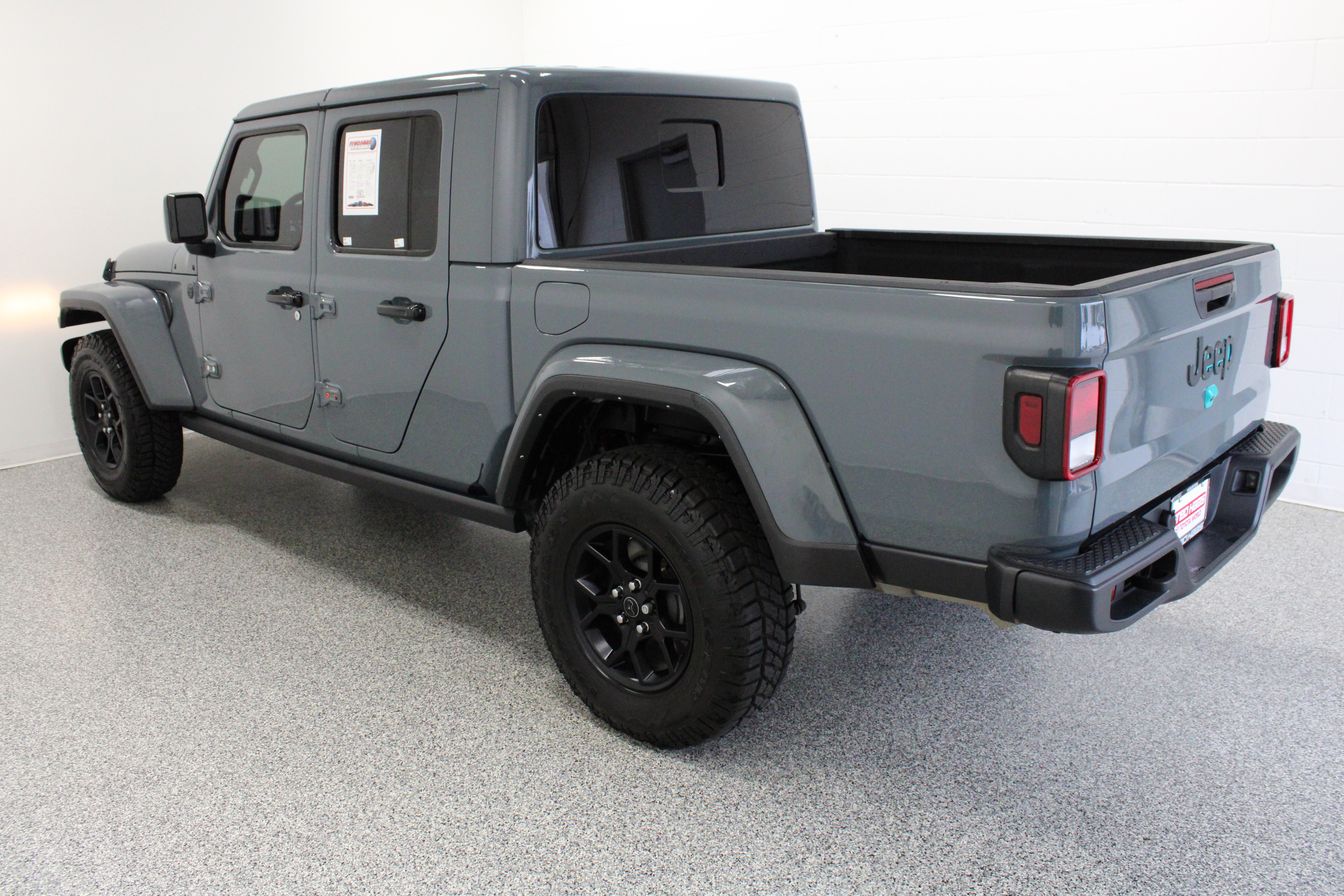 Used 2025 Jeep Gladiator Sport AWD/4WD image 8