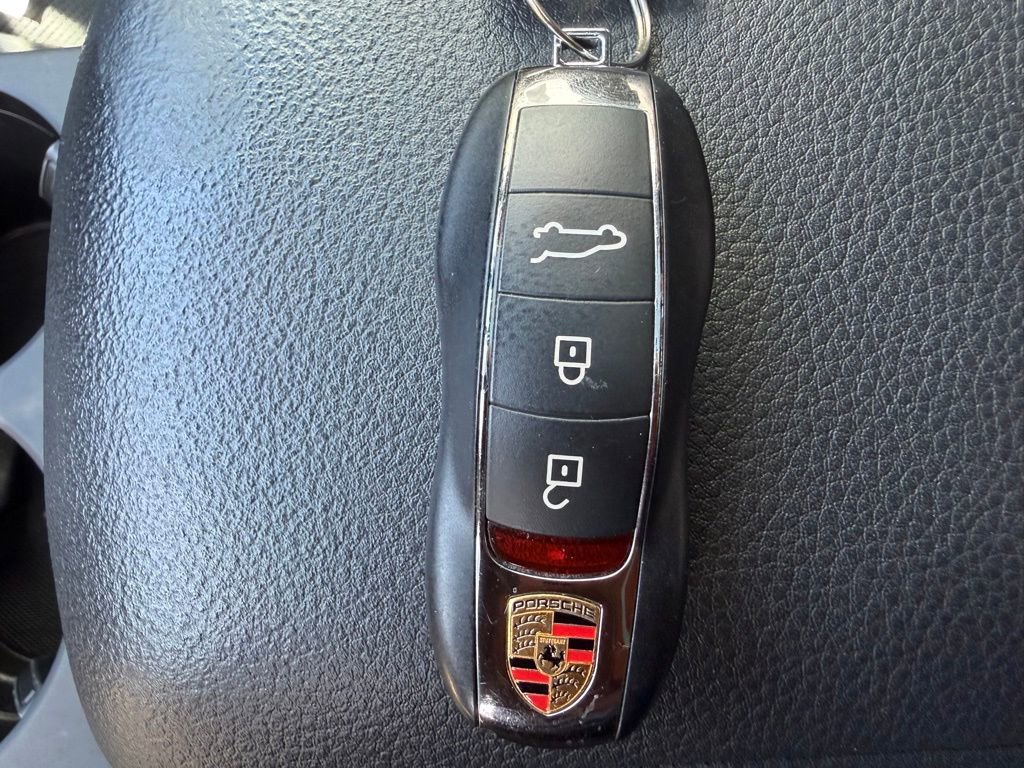 Used 2024 Porsche Macan AWD/4WD image 28