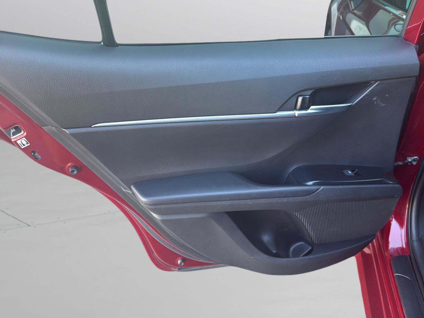Used 2019 Toyota Camry LE w/ Carpet Mat Package FWD image 27