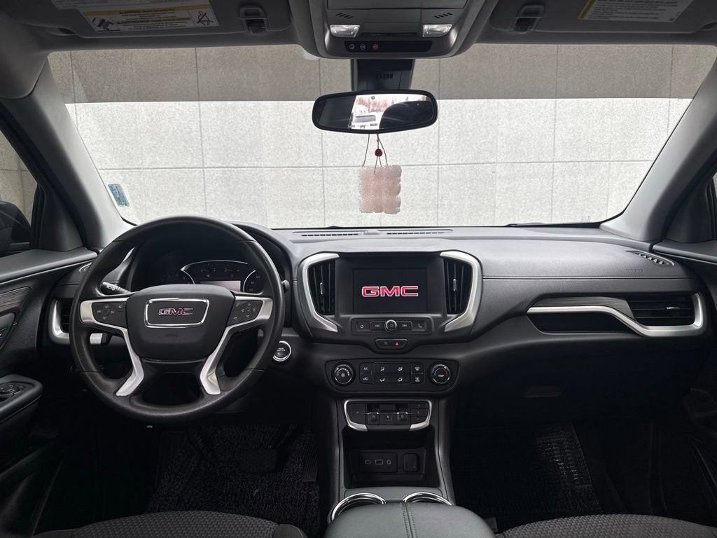 Used 2024 GMC Terrain SLE image 3