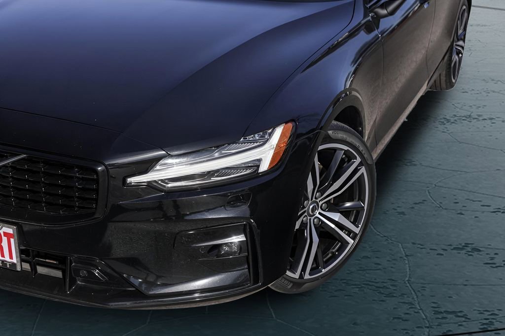 Used 2022 Volvo S60 B5 R-Design w/ Climate Package image 3