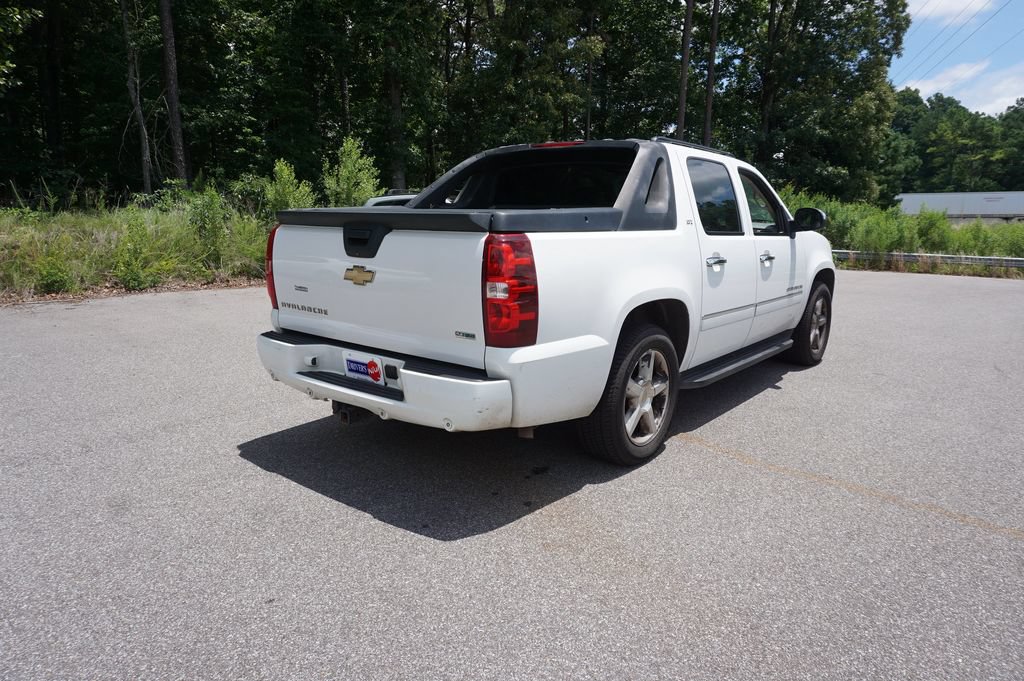 Used 2010 Chevrolet Avalanche LTZ RWD image 21
