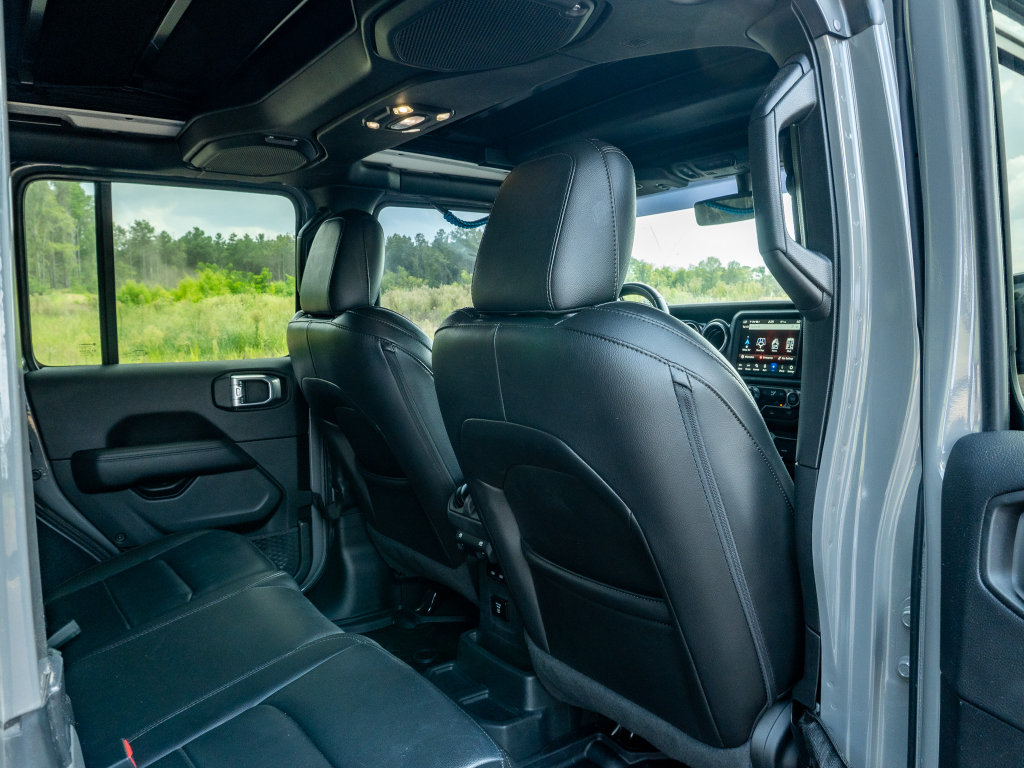Used 2022 Jeep Wrangler Unlimited Sahara AWD/4WD image 16