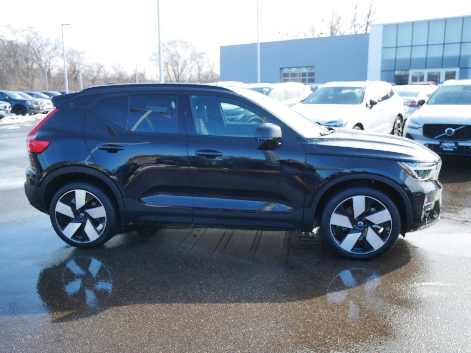 Certified 2023 Volvo XC40 Recharge Ultimate image 8