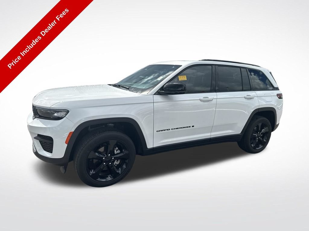 Used 2025 Jeep Grand Cherokee Altitude AWD/4WD image 1