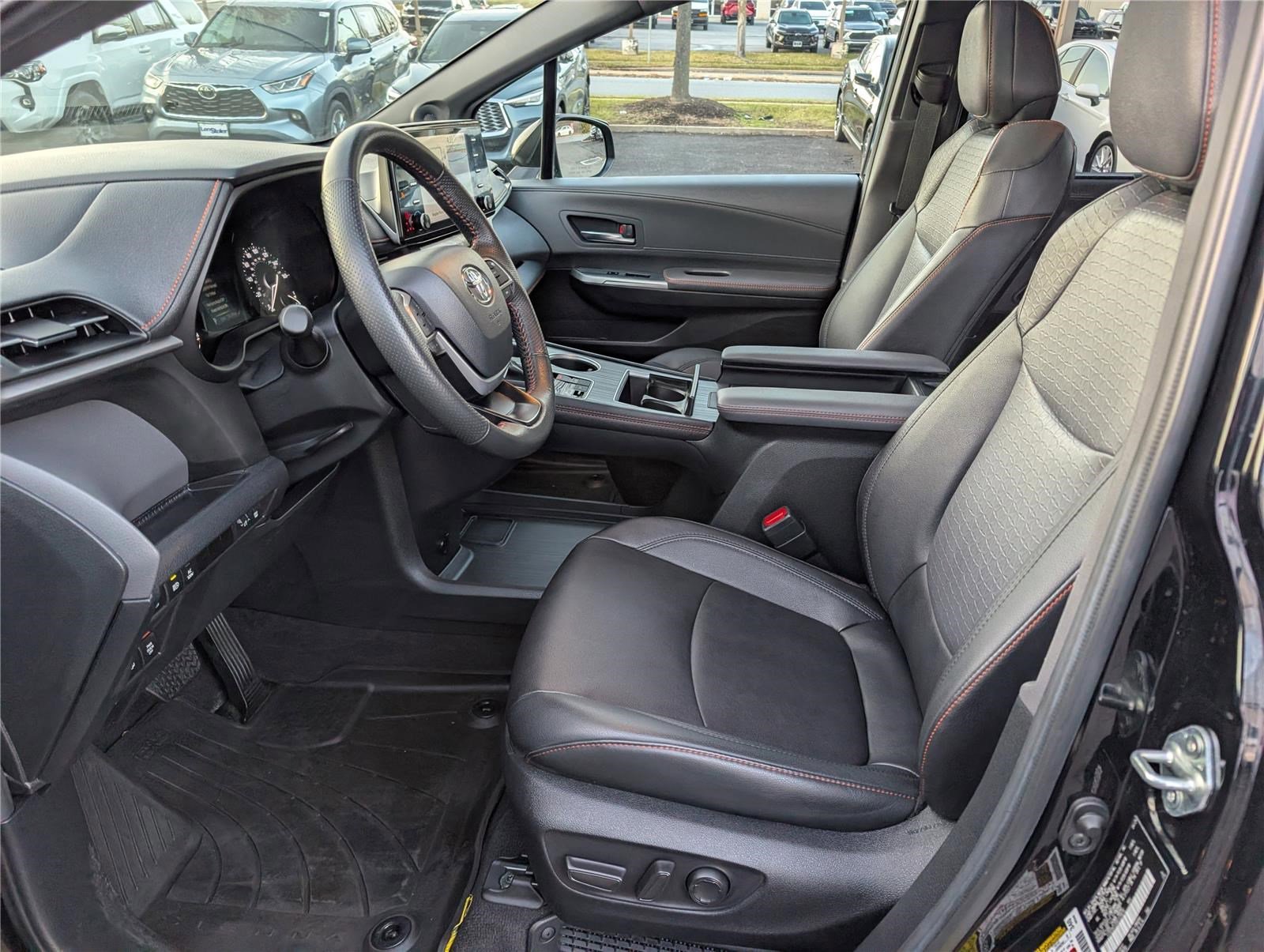 Used 2024 Toyota Sienna XSE w/ XSE Plus Package image 18