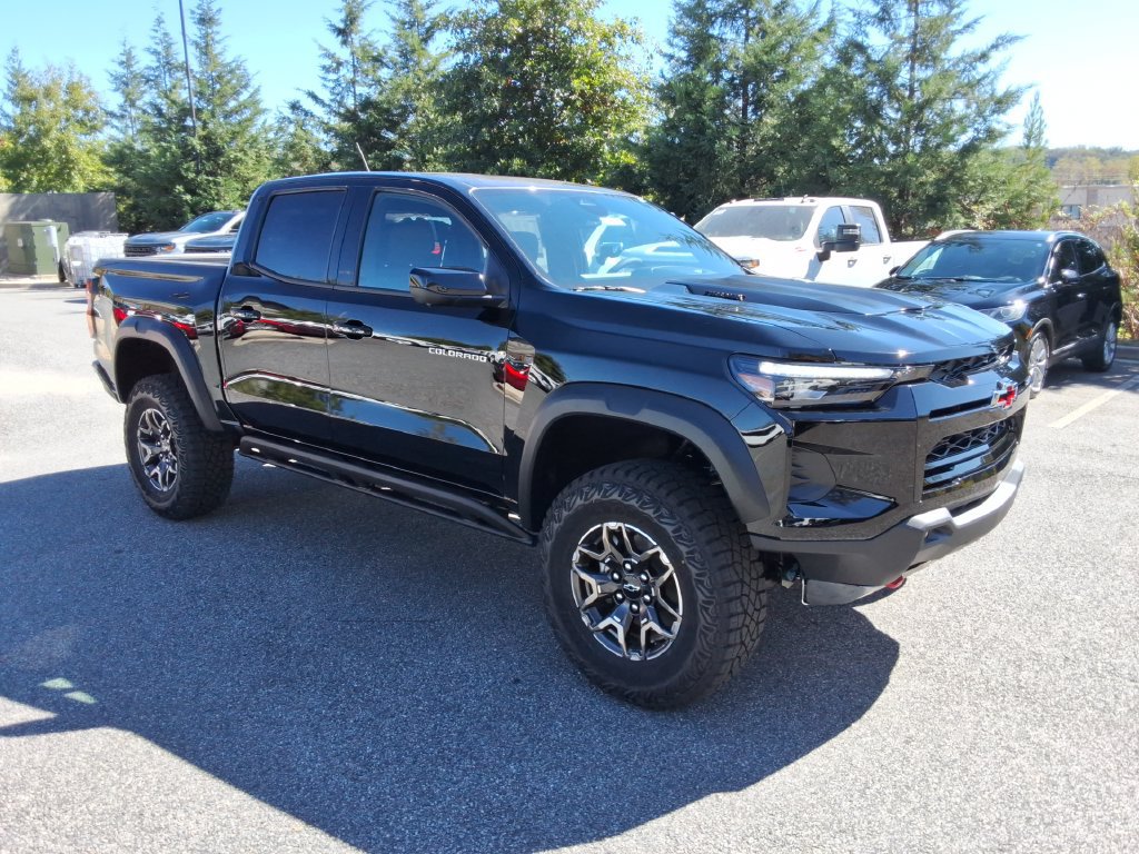 New 2026 Chevrolet Colorado ZR2 w/ Technology Package AWD/4WD image 3