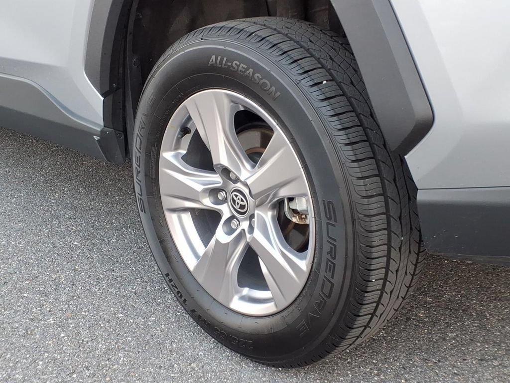 Used 2025 Toyota RAV4 XLE FWD image 11