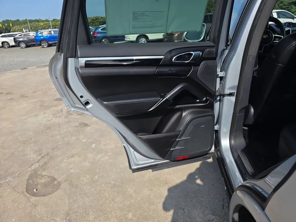 Used 2017 Porsche Cayenne AWD/4WD image 47
