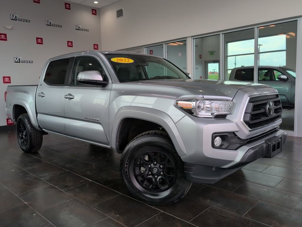 Used 2022 Toyota Tacoma SR5 w/ Technology Package RWD image 2