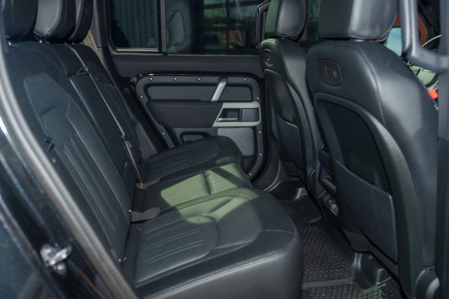 Used 2022 Land Rover Defender 110 X-Dynamic SE image 18