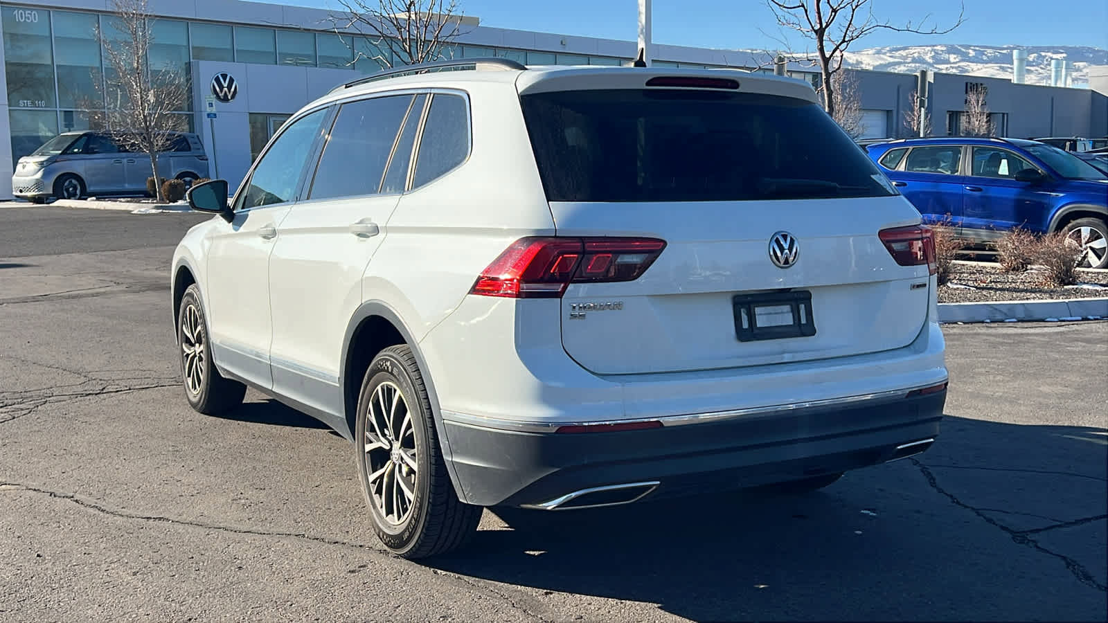 Used 2020 Volkswagen Tiguan SE w/ Panoramic Sunroof Package image 7