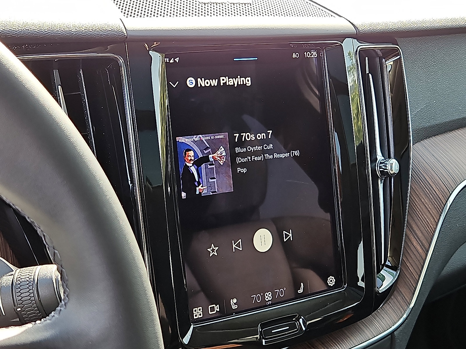 Certified 2022 Volvo XC60 B5 Momentum w/ Climate Package image 16