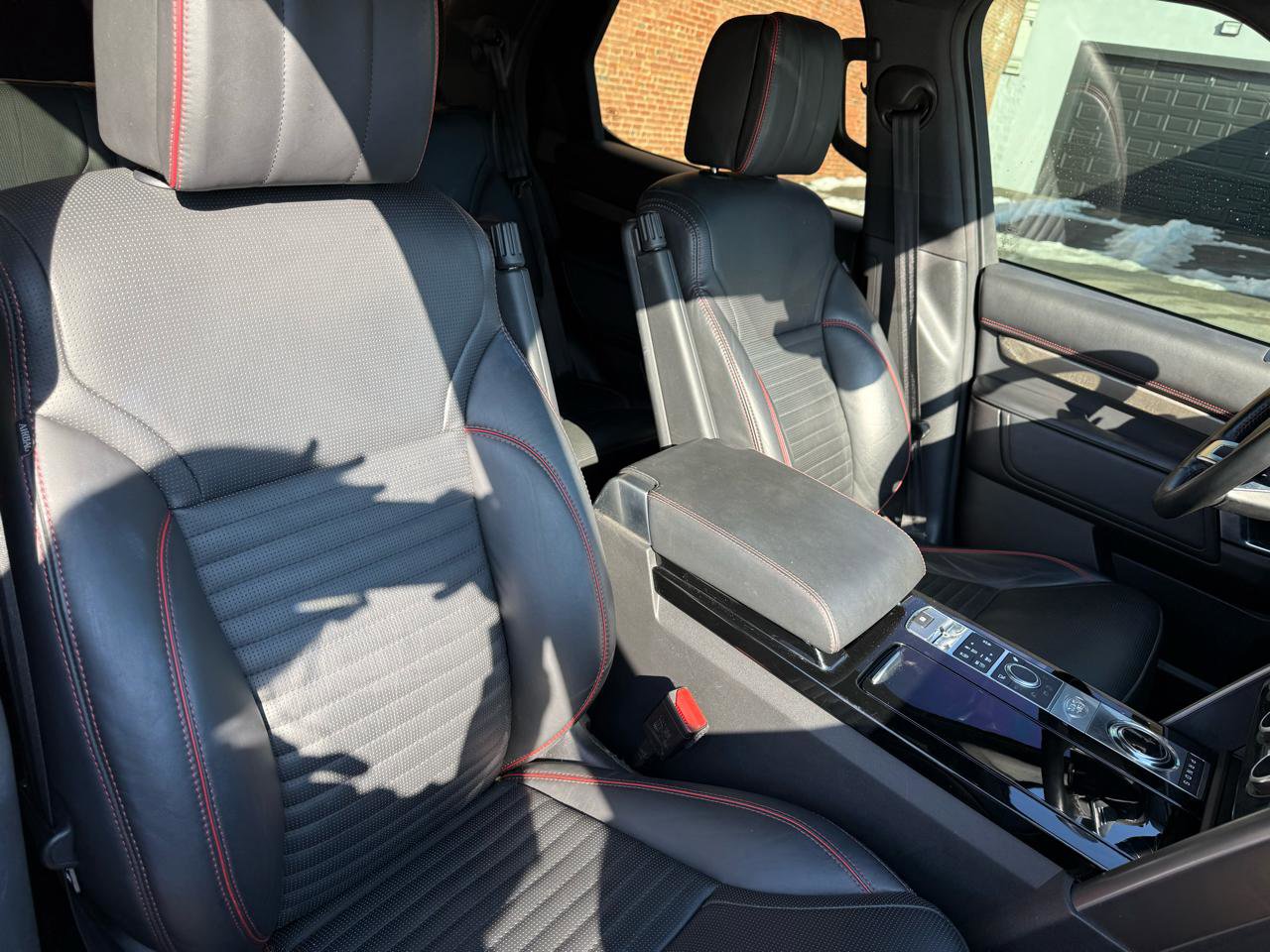 Used 2018 Land Rover Discovery HSE Luxury image 9