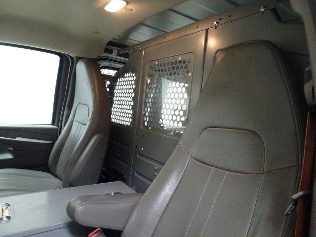 Used 2015 Chevrolet Express 2500 RWD image 31