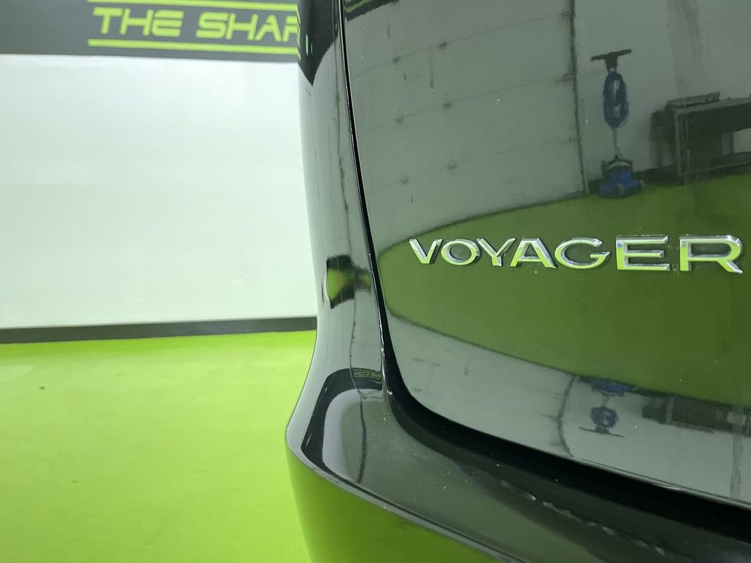 Used 2022 Chrysler Voyager LX image 13