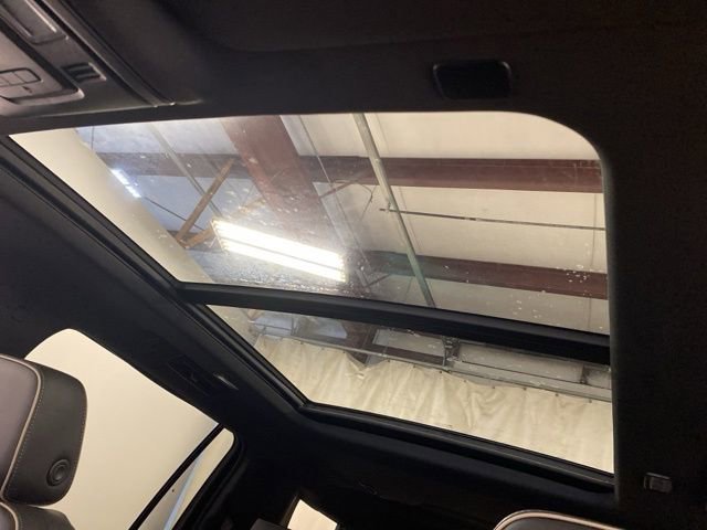 Used 2023 GMC Yukon XL SLT image 16