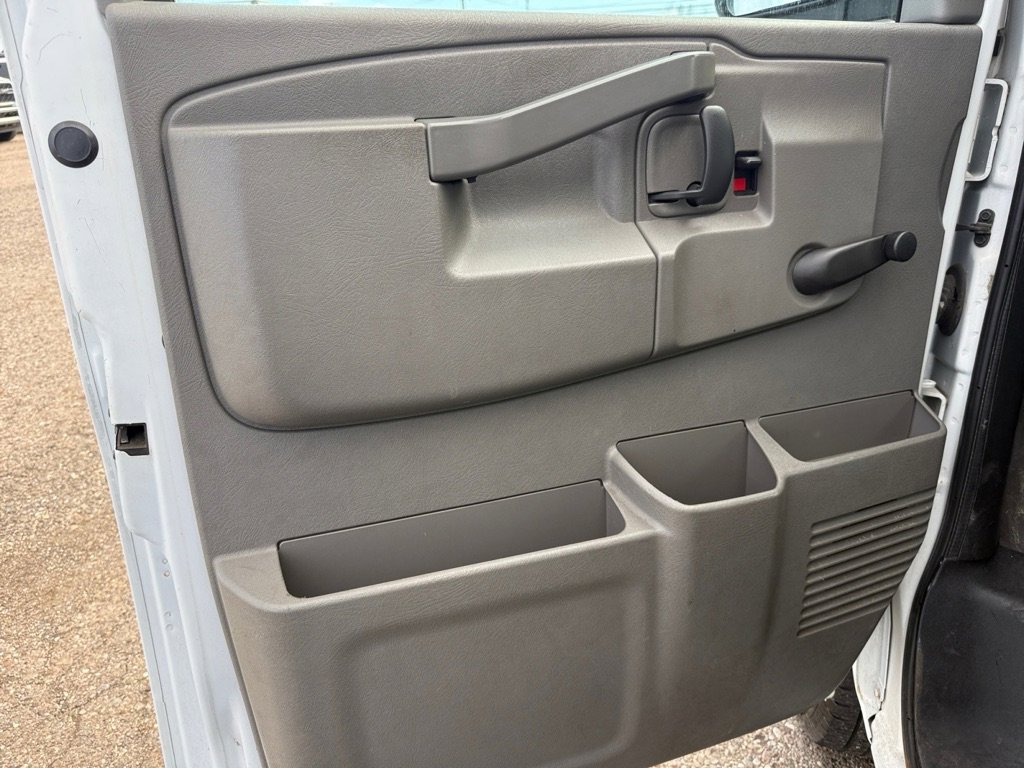 Used 2018 Chevrolet Express 3500 image 29