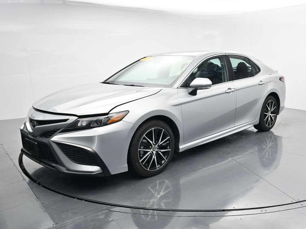 Used 2024 Toyota Camry SE FWD image 4