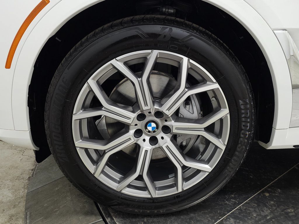 Used 2026 BMW X7 xDrive40i AWD/4WD image 14