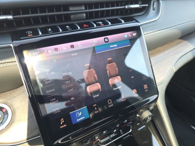 Used 2025 Jeep Grand Cherokee Overland w/ Adv Protech Group III image 28