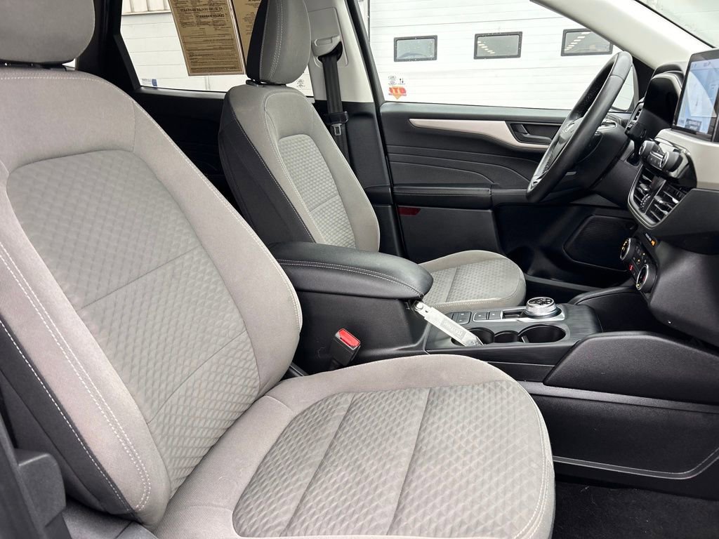 Used 2022 Ford Escape SE w/ Cold Weather Package image 24