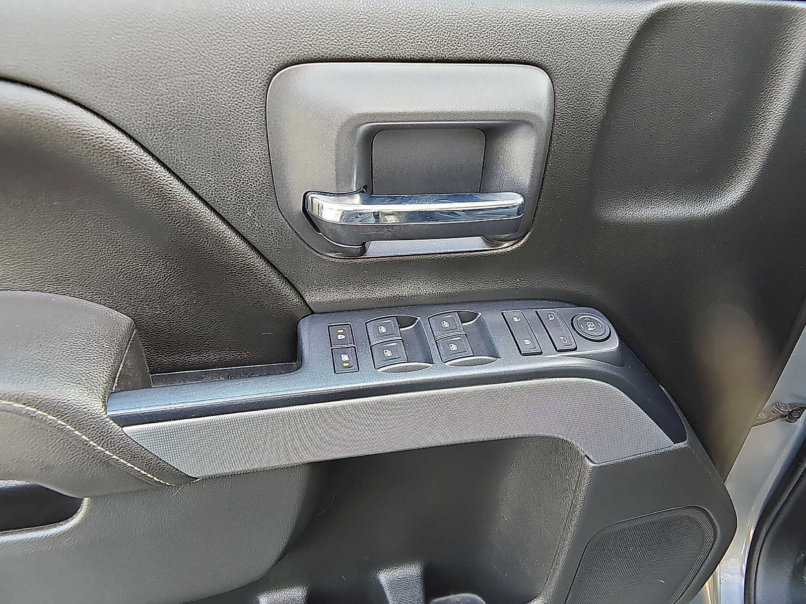 Used 2017 Chevrolet Silverado 1500 LT w/ All Star Edition AWD/4WD image 12