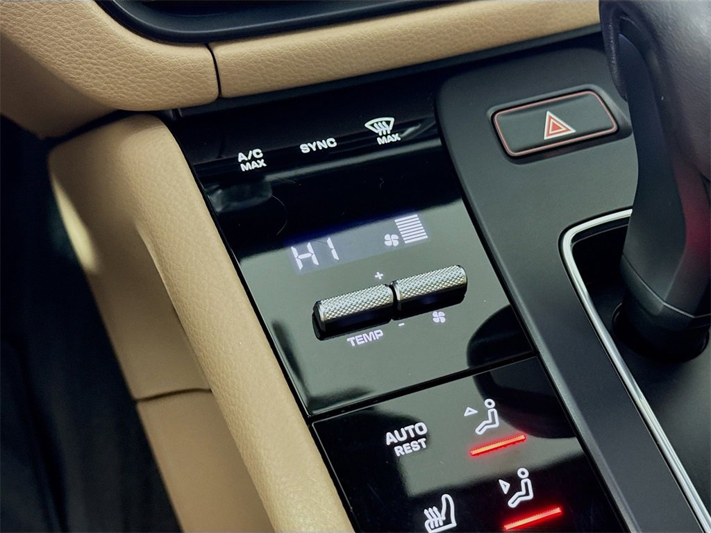 Used 2023 Porsche Macan image 17