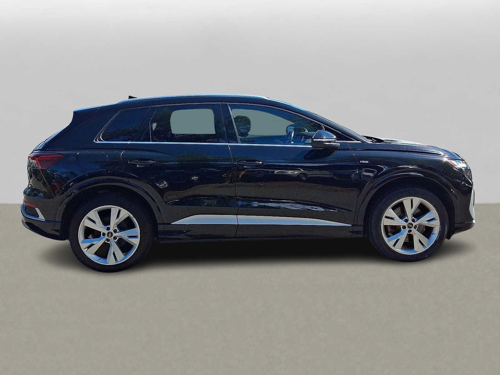 Certified 2023 Audi Q4 e-tron Premium Plus w/ Premium Plus AWD/4WD image 32