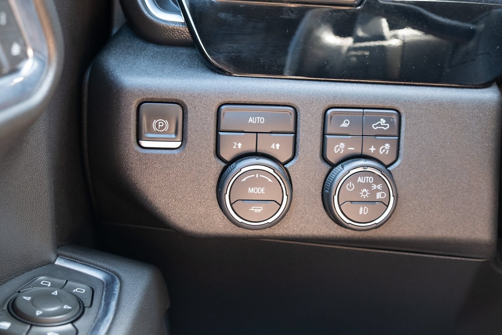 Used 2022 Chevrolet Silverado 1500 LTZ AWD/4WD image 10