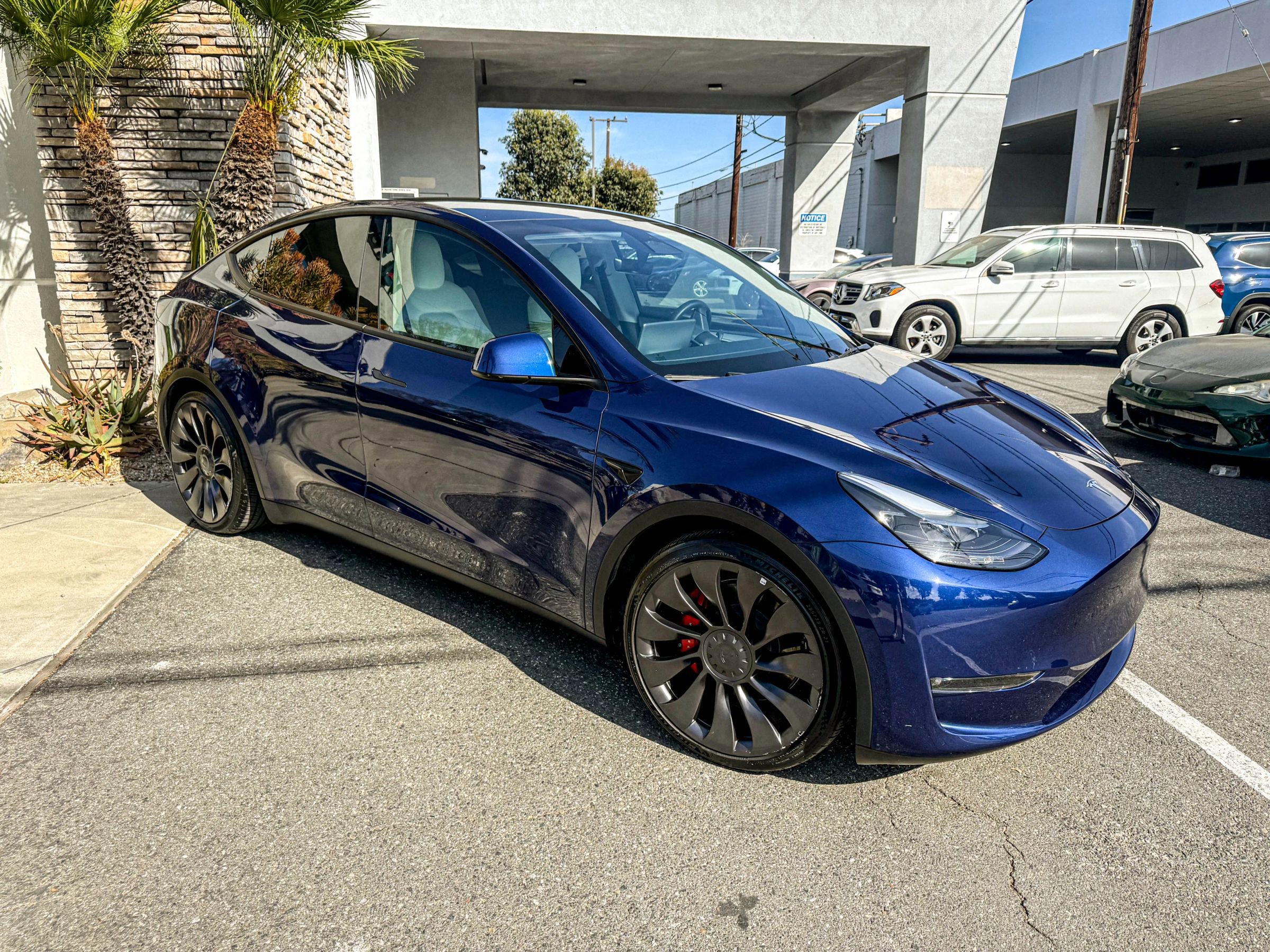 Used 2023 Tesla Model Y Performance image 2