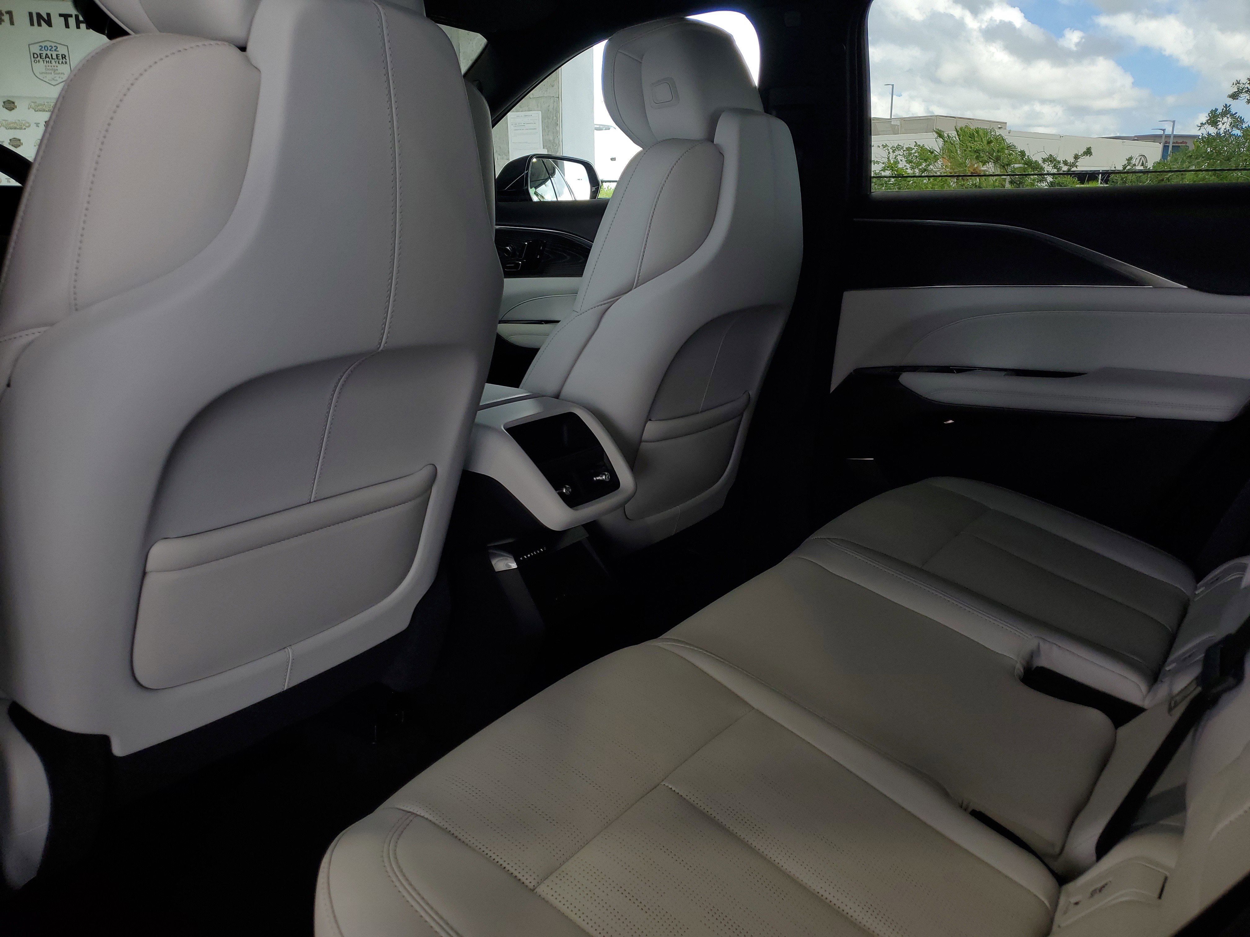 Used 2024 Cadillac Lyriq Luxury image 10