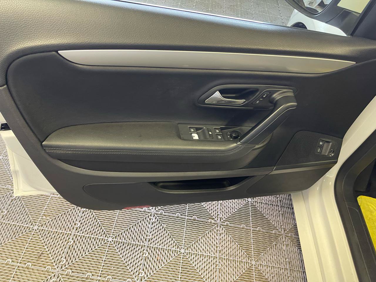 Used 2010 Volkswagen CC Sport FWD image 24